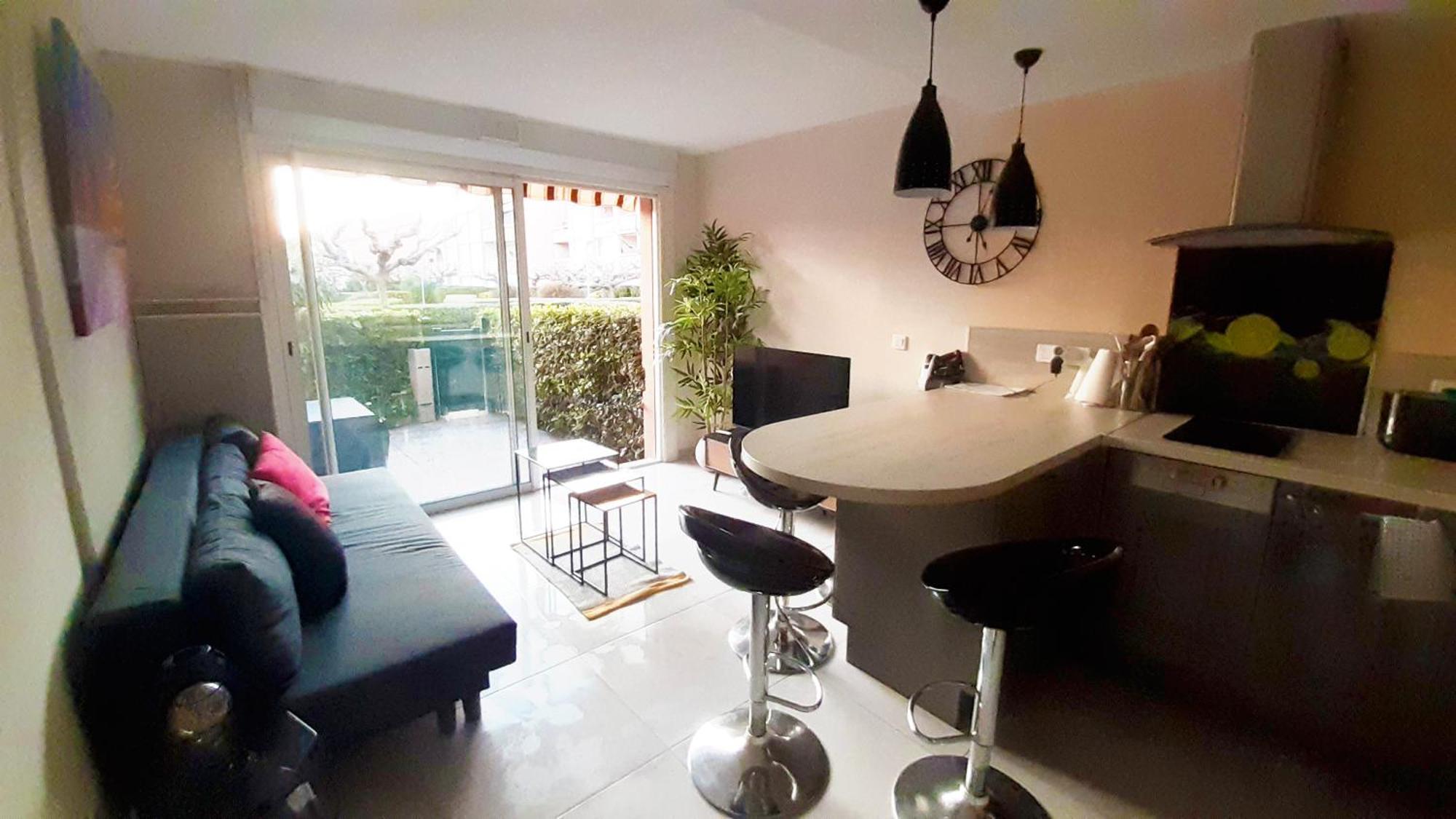 Nid Douillet F2, Clim, Jardin, Piscine, Parking, 200 M Apartment *